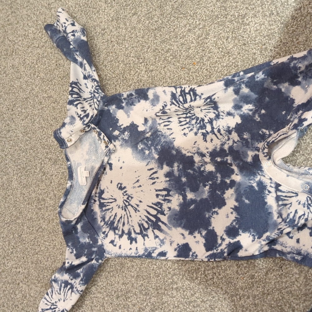 Blue tie die